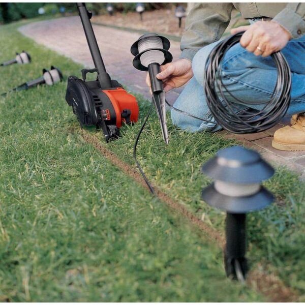BLACK+DECKER 7.5 in. 12 Amp Corded Electric 2-in-1 Lawn Edger & Trencher LE750
