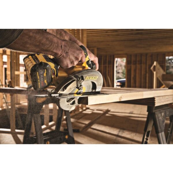 FLEXVOLT 60V MAX 7-1/4" Circular Saw Kit with Brake Brushless DCS578X2 from
