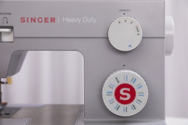 3e93c7c2bc2345afa468e0e4c689094f SINGER Heavy Duty 4423 Sewing Machine