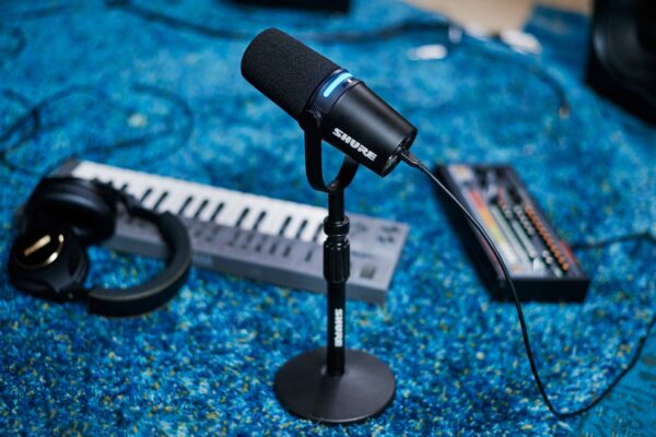 Shure - MV7+ USB-C/XLR Dynamic Podcast Microphone