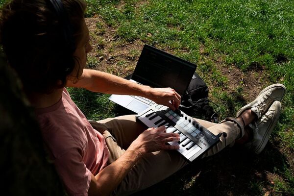 Novation - Launchkey Mini [MK3] MIDI Controller - Black